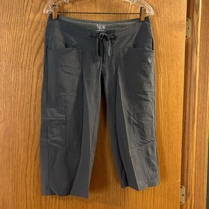 Mountain Hardwear Women's Shorts (loose capris) Size 4